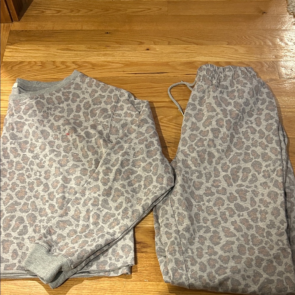 Women's Gray Leopard Print Pajama Set